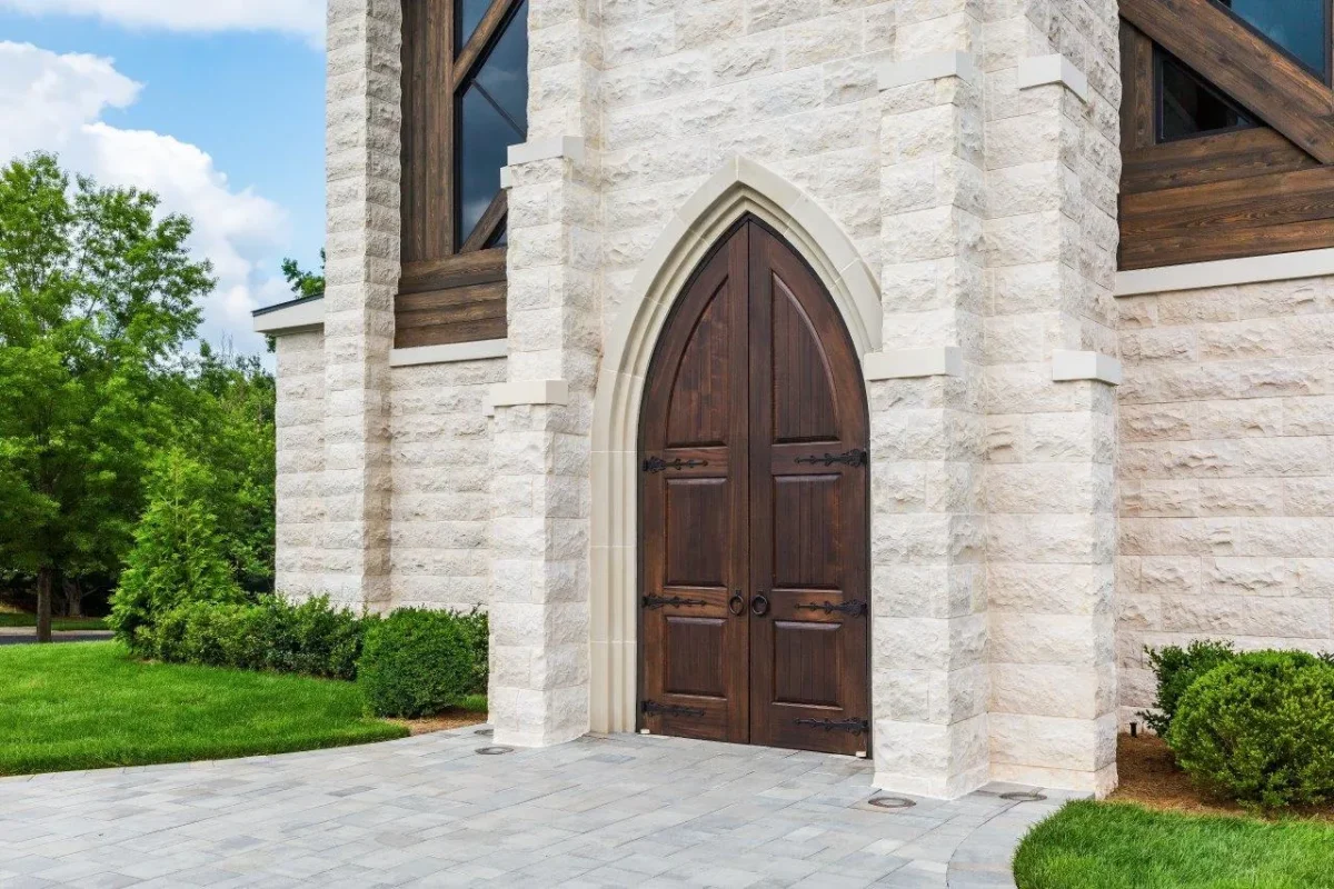 ES_SierraCut24_Monument_Commercial_Exterior_Church_03
